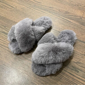 LOFT Slipper Sandals Faux Fur Twist gray Casual Neutral Cozy Soft Slides